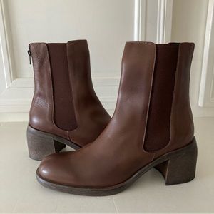 NWOT Free People Essential Brown Leather Chelsea Boots Sz 41